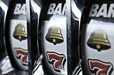 hwg slot live-dealer table schedule showing blackjack roulette and baccarat availability
